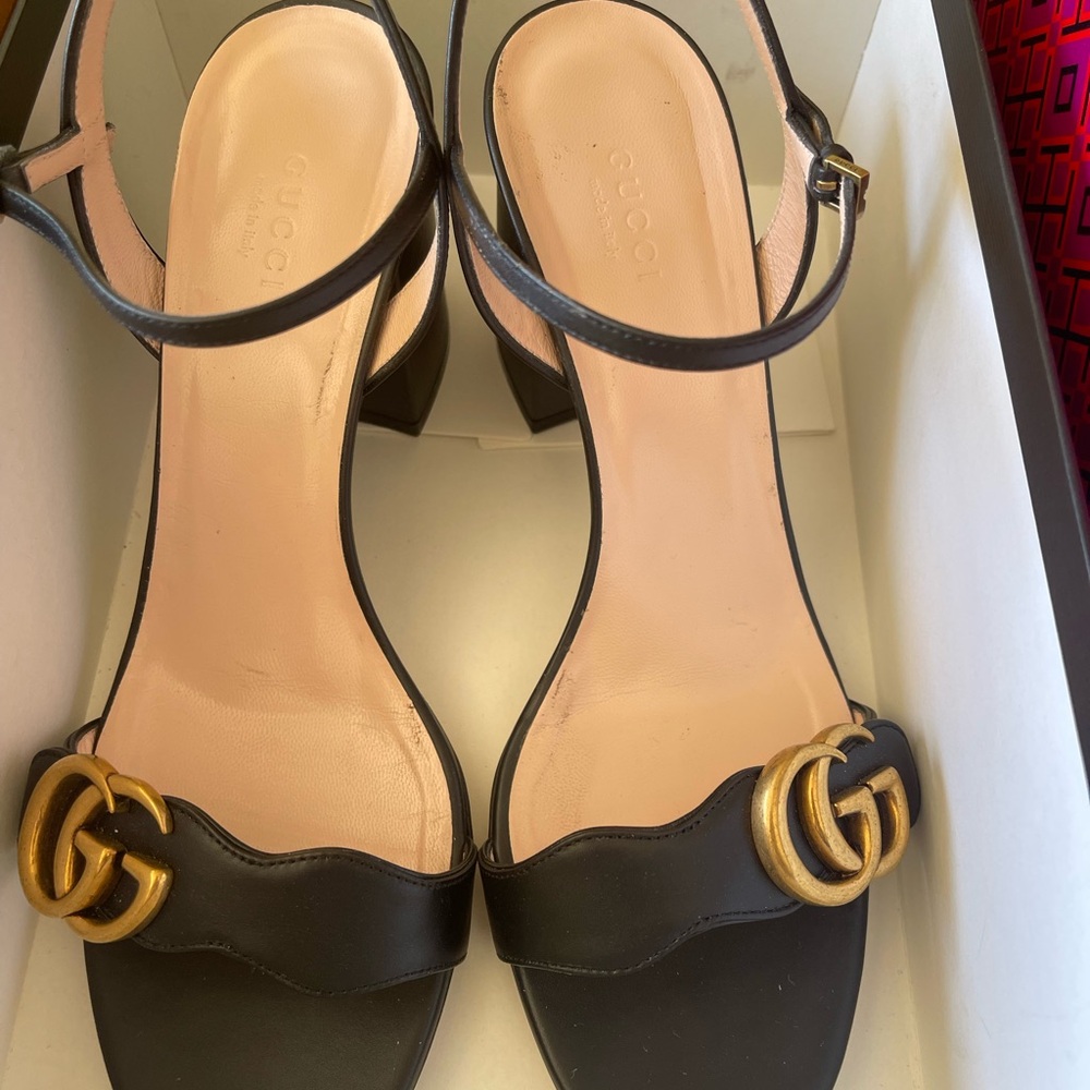 Gucci Black Leather Mid-Heel Slingback Sandals with Gold GG - Picture 2 of 5